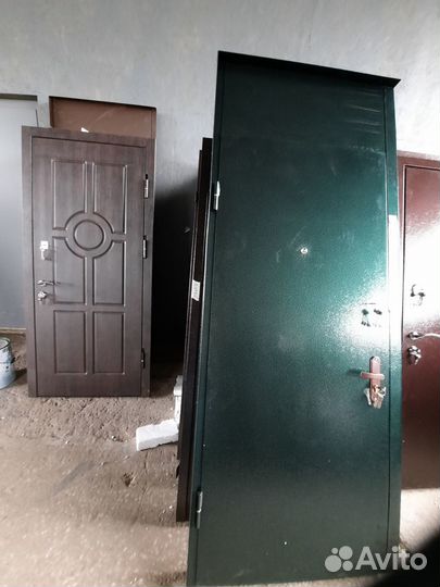 Дверь для квартиры из 2 мм стали с отделкой винил