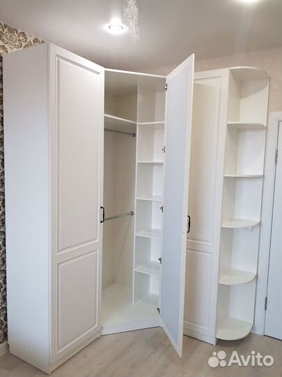 Белый шкаф