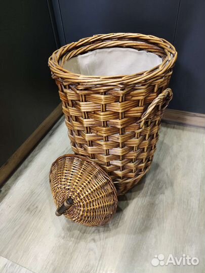Корзина плетеная с крышкой