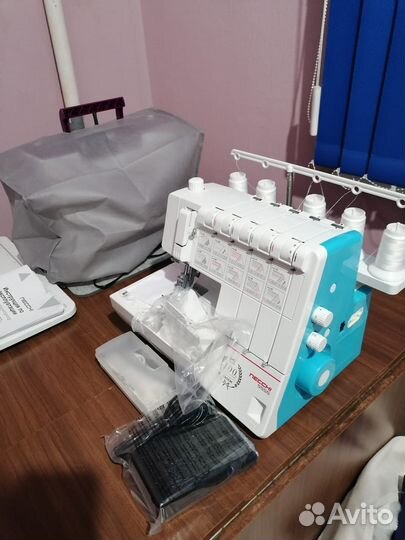 Necchi 5555 коверлок