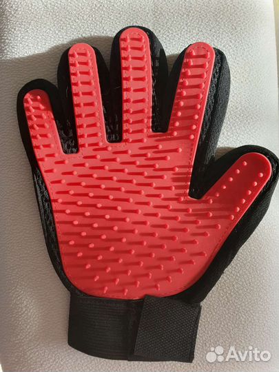 Перчатка для вычесывания шерсти