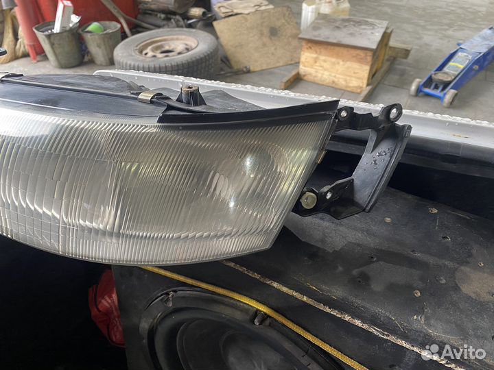 Фара Toyota mark 2 90