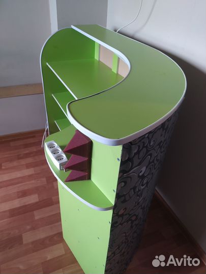 Стол-этажерка