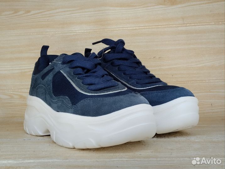 Размер 37. Кроссовки (весна)