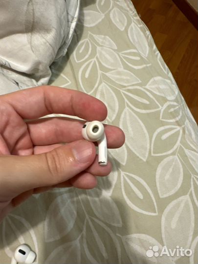 Левый наушник Airpods Pro первого поколения