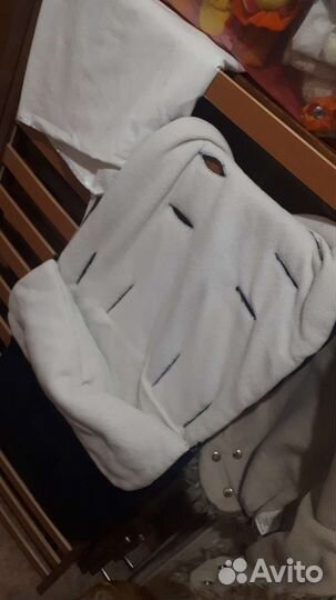 Детская кроватка с матрасом, мобилем и прочим