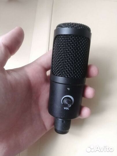 Студийный микрофон