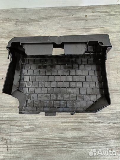 Крышка блока предохранителей Renault Megane 3