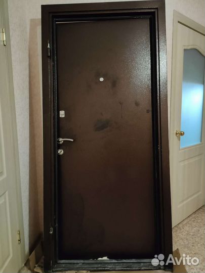 Дверь входная металлическая от застройщика