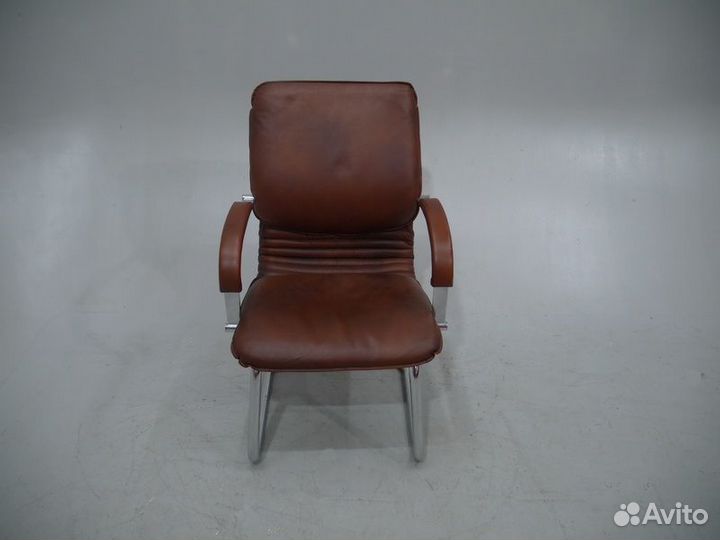 Кресло кожаное
