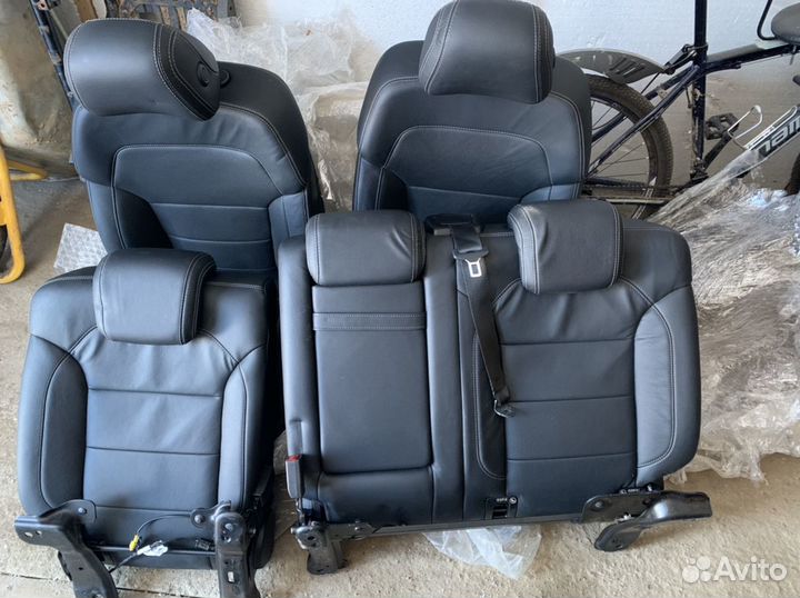 Салон на W166