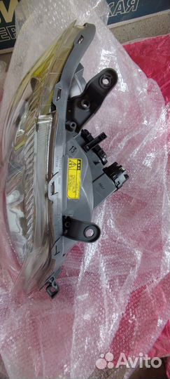 Фара Toyota Ist ксенон 52-064 оригинал новая