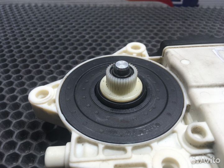 1779721 Моторчик стеклоподъемника левый Daf XF105