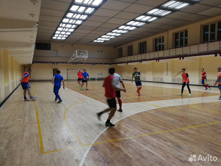 Мини-футбол в зале без команды