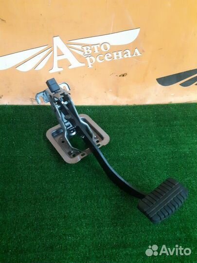 Педаль тормоза Mitsubishi Lancer 1.6