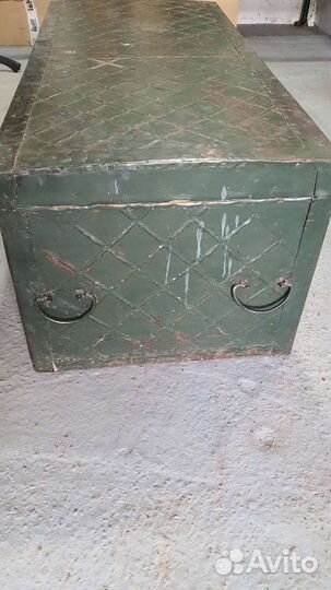 Сундук старинный