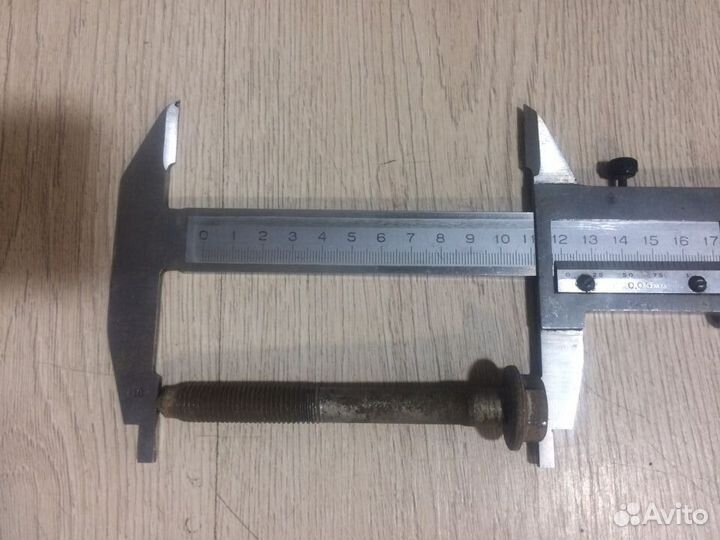 Болт сайлентблока переднего рычага Шкода Октавия