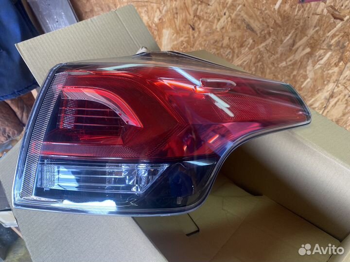 Задний правый фонарь в крыло тойота рав 4
