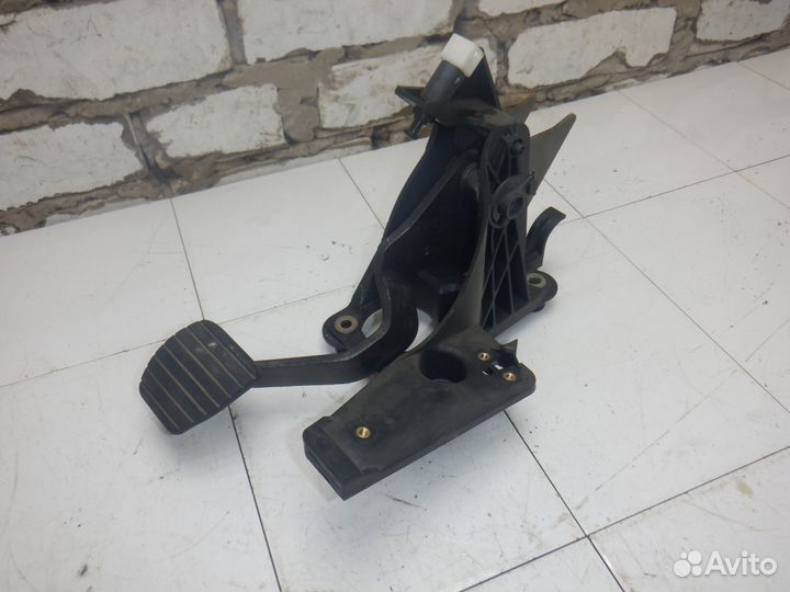 Педаль тормоза Renault Vel Satis