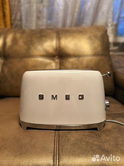Белый тостер Smeg