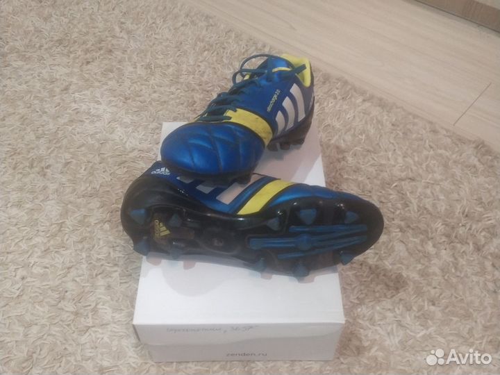 Футбольные бутсы adidas