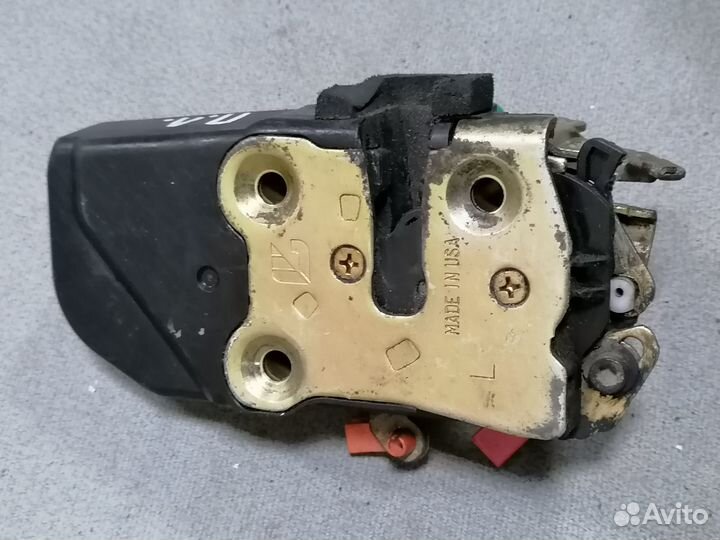 Замок двери передний левый Chrysler Concorde 1999