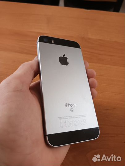 iPhone SE, 32 ГБ