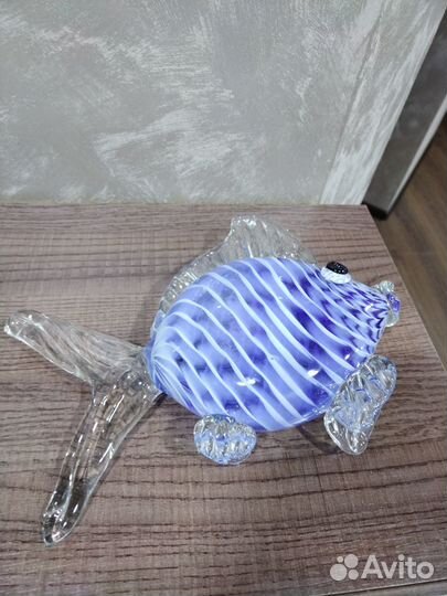Стеклянная декоративная фигурка рыбы