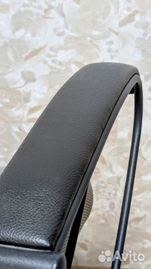 Компьютерное офисное кресло бюрократ