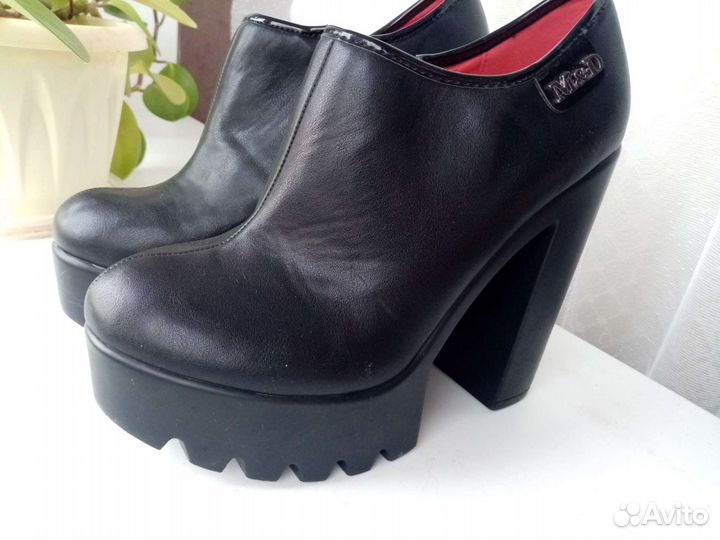 Туфли осенние женские 39 размер черные