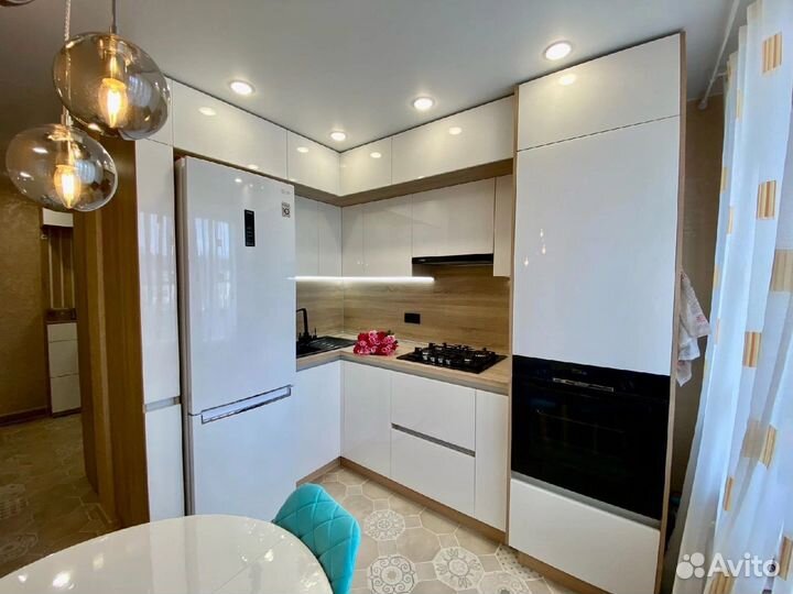 Кухня на заказ с доводчиками