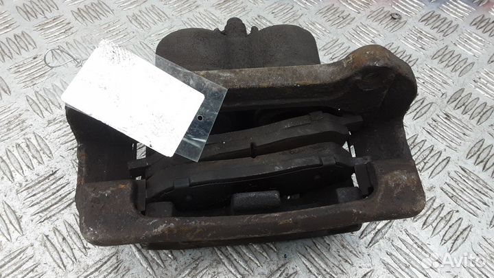 Суппорт передний правый Kia Sorento 2 2010