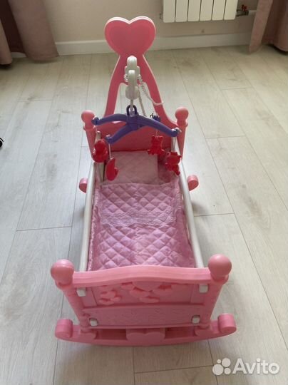 Кровать и коляска для кукол