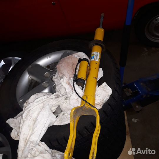 Амортизатор srt8 wk2 передний