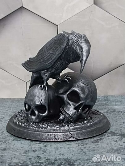 Статуэтка ворон на черепах под серебро