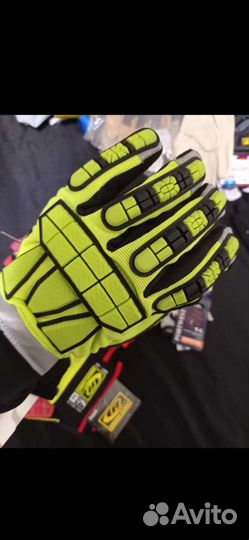 Противоударные перчатки