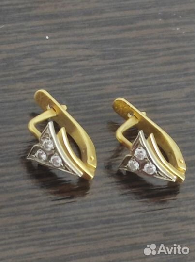 Золотые серьги с бриллиантами