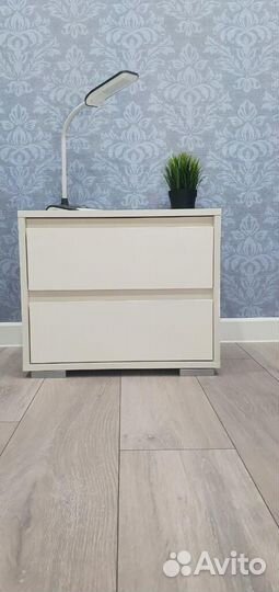 Тумба белая прикроватная с ящиками