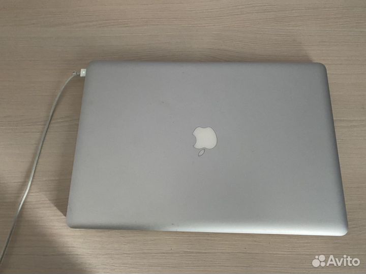 Apple macbook pro 17 2011