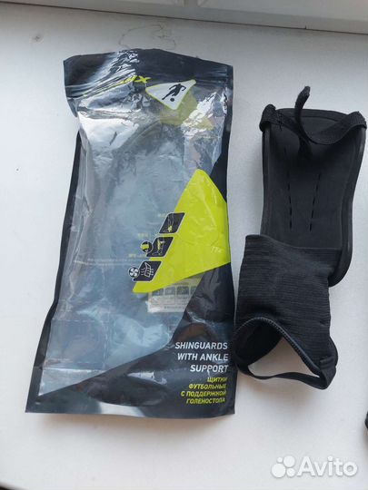 Футбольные щитки