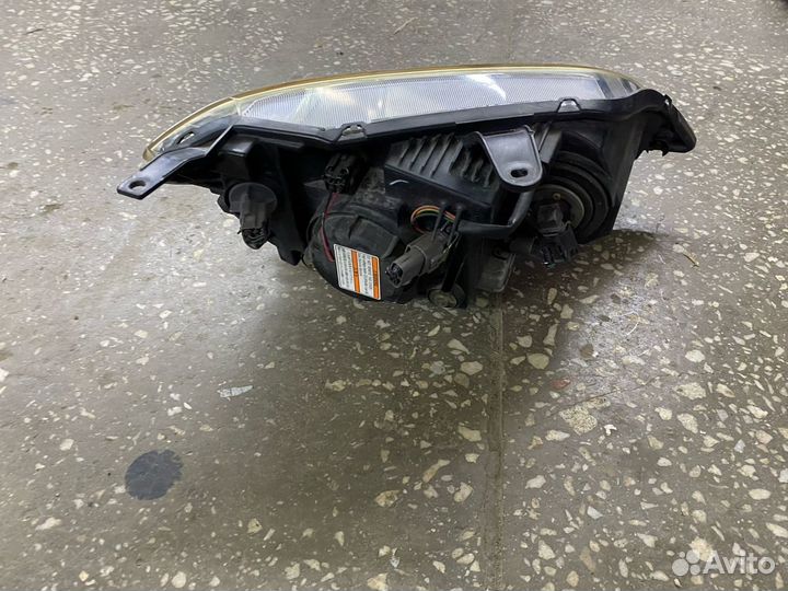 Фара Б/У D39151041B