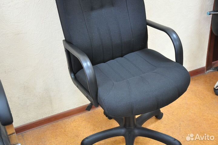 Офисное кресло 