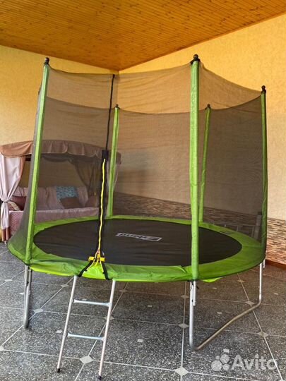 Батут с защитной сеткой