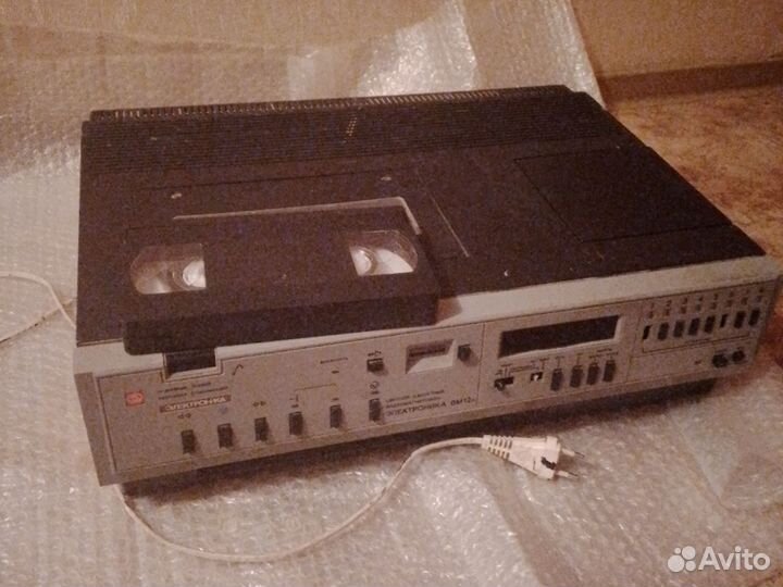 Видеокассета и видеомагнитофон вм 12а электроника