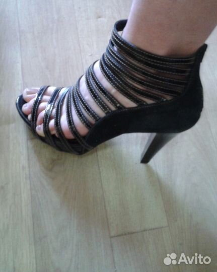 Босоножки кожаные новые
