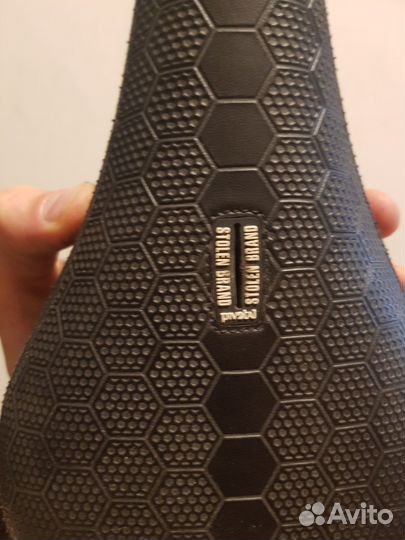 Седло BMX stolen pivotal