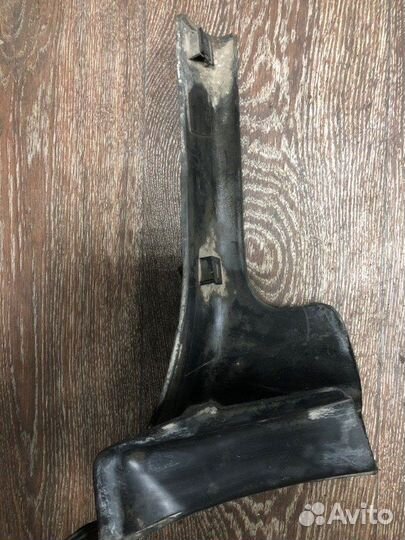 Брызговик задний правый Toyota Corolla Ceres AE100