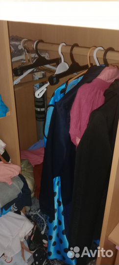 Детский уголок с кроватью и столом