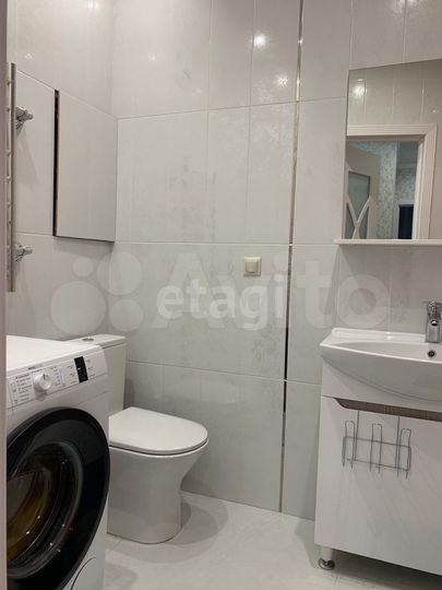 2-к. квартира, 60 м², 8/17 эт.