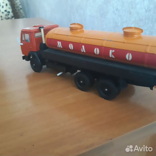Бронь до 12.09.Модель 1 43 камаз 53213 молоковоз